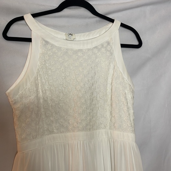 Mi Ami WHITE FLOWER EMBROIDERED CHIFFON DRESS (L) - Picture 4 of 6